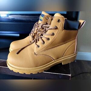 NWOT ✨️Tan Boots